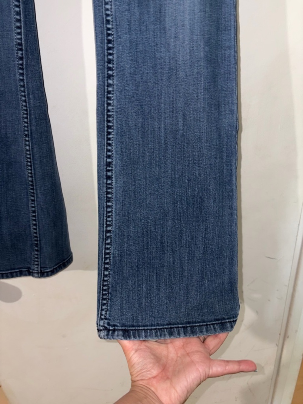 Apt. 9 Women's Dark Blue Straight Leg Jeans- Pocket Embellishments - Picture 2 of 6